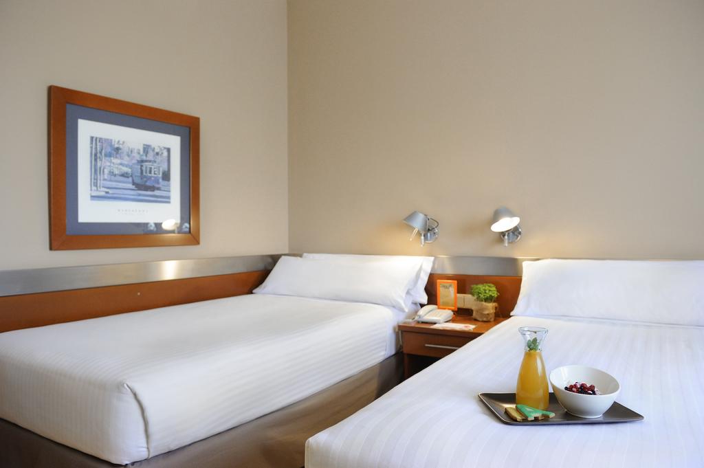 Atiram Tres Torres Hotel — Барселона, Іспанія мініатюра 28