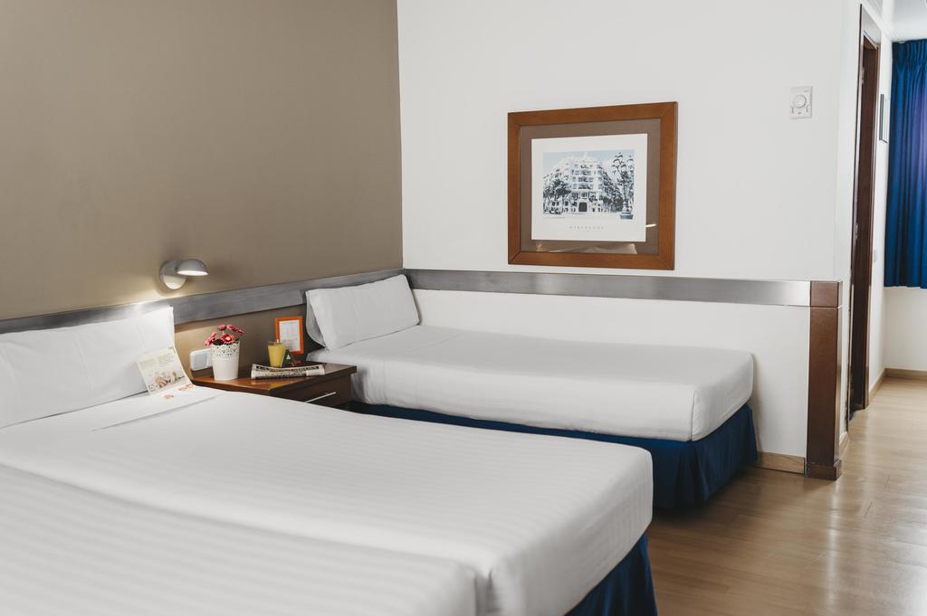 Atiram Tres Torres Hotel — Барселона, Іспанія мініатюра 29