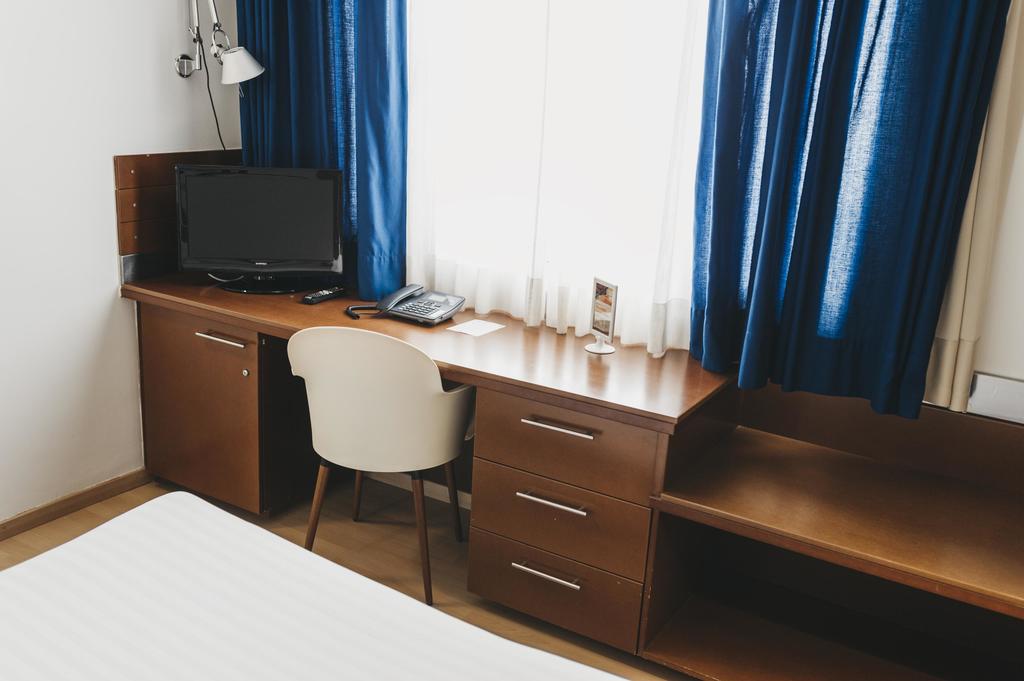 Atiram Tres Torres Hotel — Барселона, Іспанія мініатюра 41