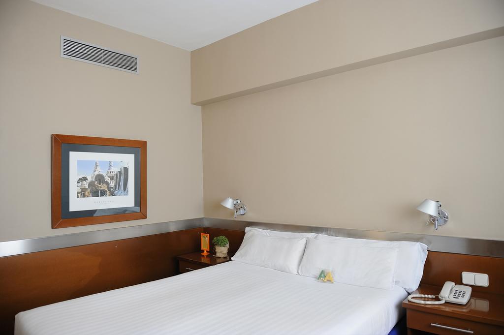 Atiram Tres Torres Hotel — Барселона, Іспанія мініатюра 43