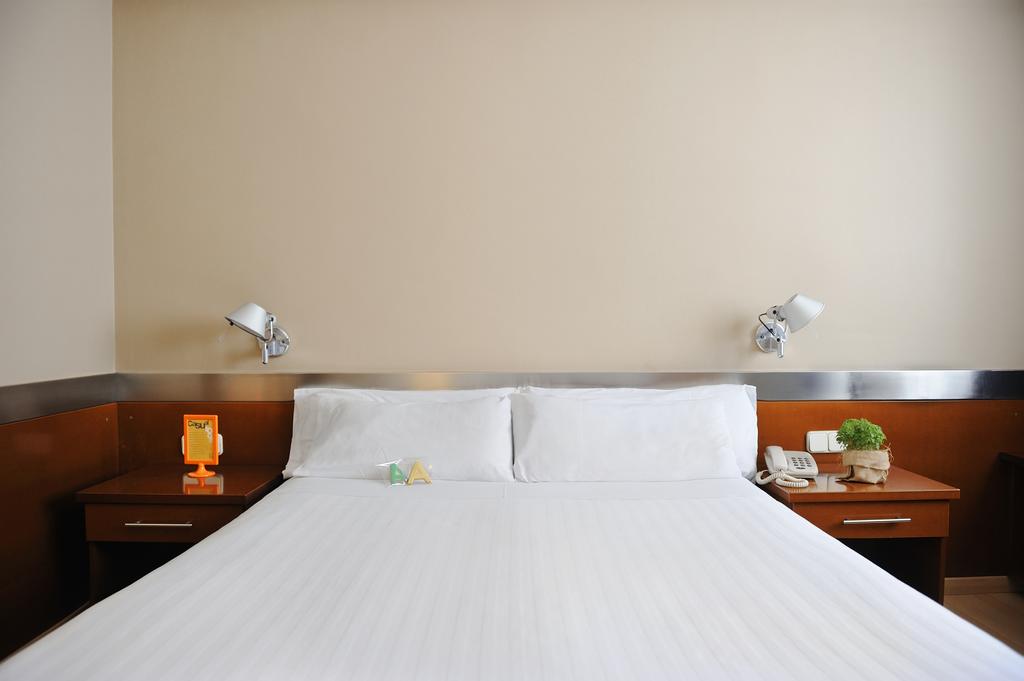 Atiram Tres Torres Hotel — Барселона, Іспанія мініатюра 45