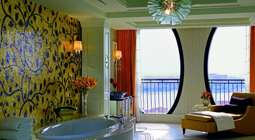 The Ritz-Carlton Grand Canal Abu Dhabi — Абу Дабі, Об'єднані Арабські Емірати мініатюра 9