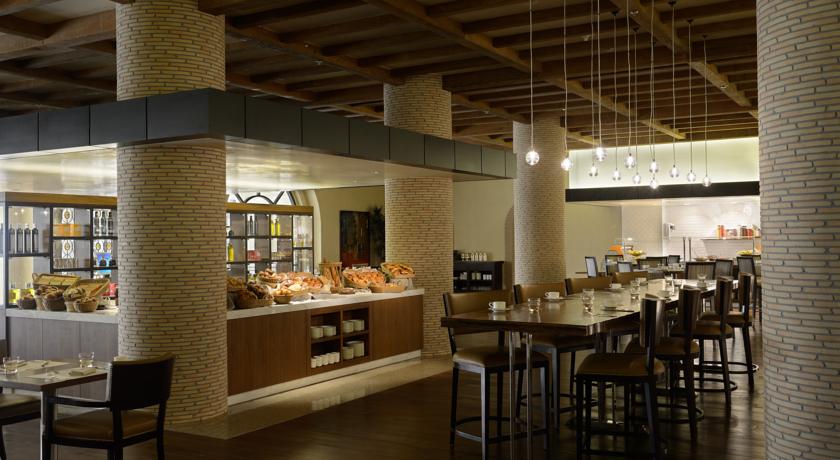 The Ritz-Carlton Grand Canal Abu Dhabi — Абу Дабі, Об'єднані Арабські Емірати мініатюра 38