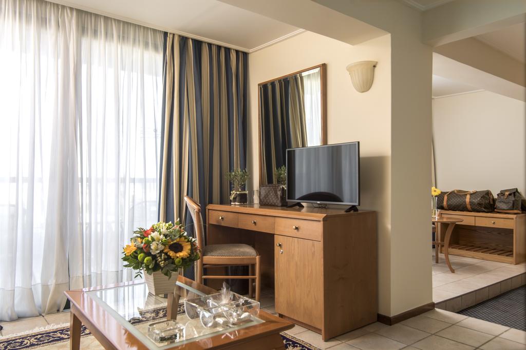 Sun Beach Agia Triada — Агия-Тріада, Греція мініатюра 17
