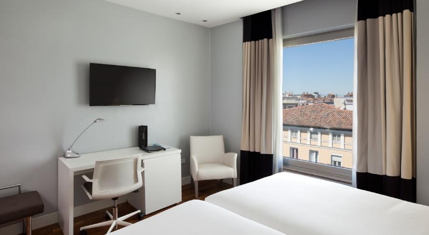 H10 Puerta de Alcala — Мадрид, Іспанія мініатюра 100
