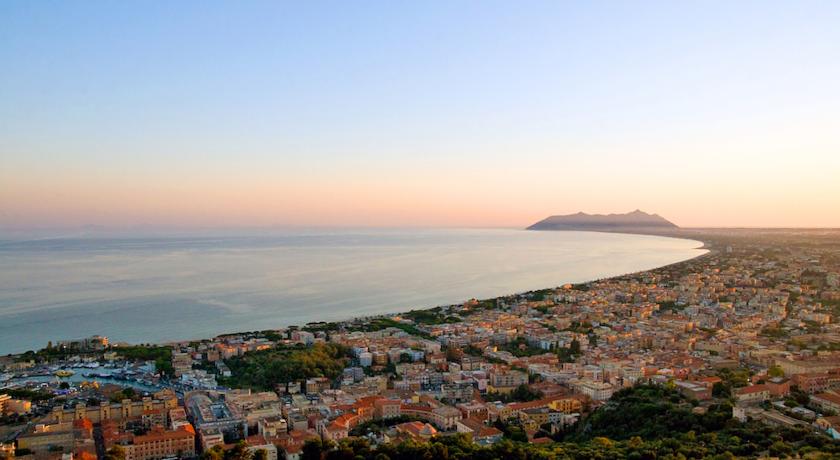 Torre del Sole Terracina — Рівʼєра ді Улісс, Італія мініатюра 25