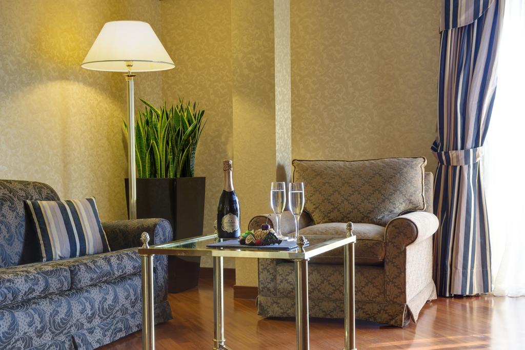 Melia Milano — Мілан, Італія мініатюра 165