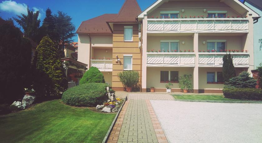 Klara Villa Apartman — Хевіз, Угорщина — фото 1