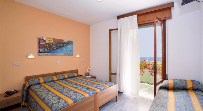 Bettina Hotel — о. Вентотене, Італія мініатюра 14