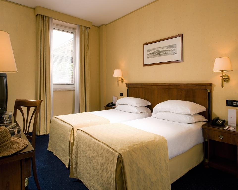 Ramada Naples — кампанія, Італія мініатюра 6