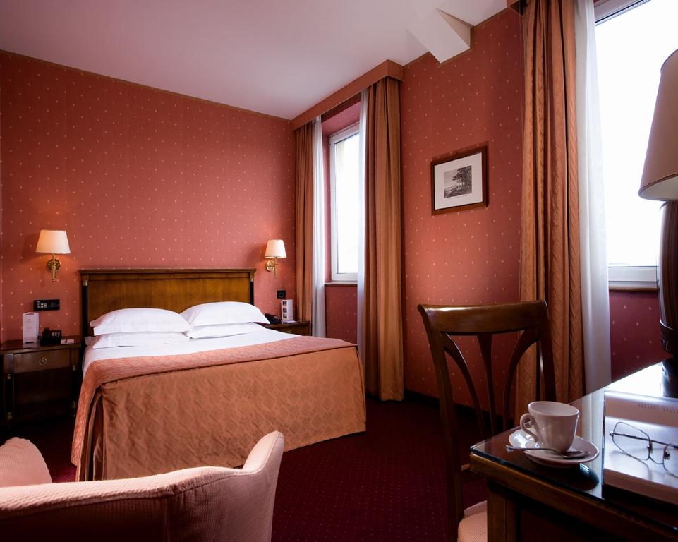 Ramada Naples — кампанія, Італія мініатюра 7