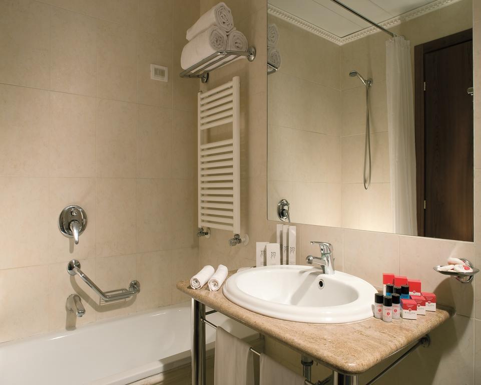 Ramada Naples — кампанія, Італія мініатюра 17