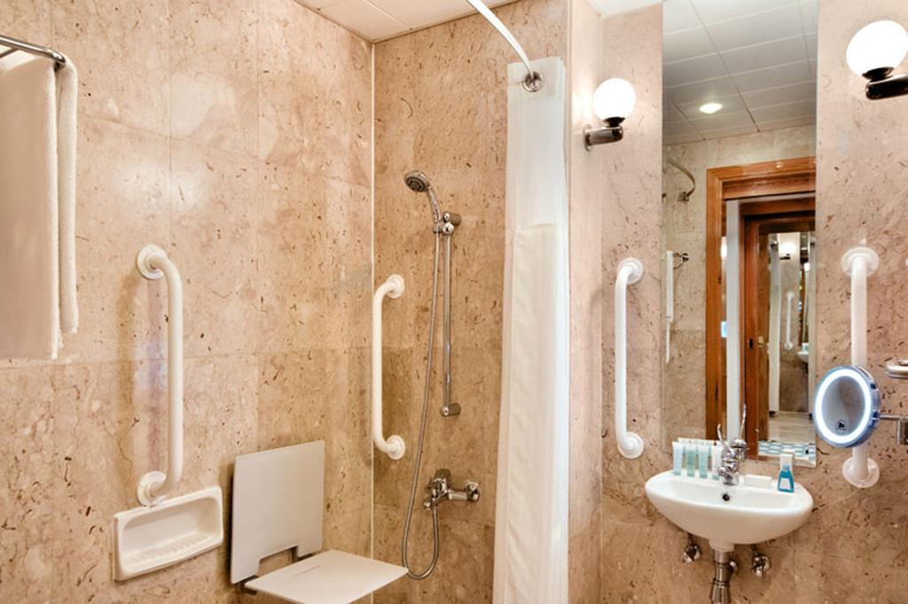 Radisson Blu Hotel & Resort Al Ain — Аль-Айн, Об'єднані Арабські Емірати мініатюра 206